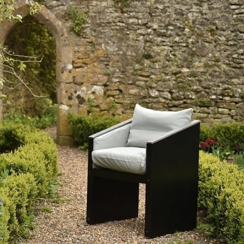 Outdoor Furniture Ideas 4: Create comfortable feature settings around the garden